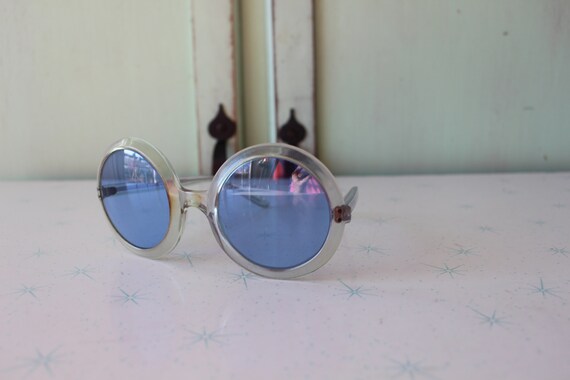 Vintage MOD DISCO Sunglasses...fun. oversized. cl… - image 5