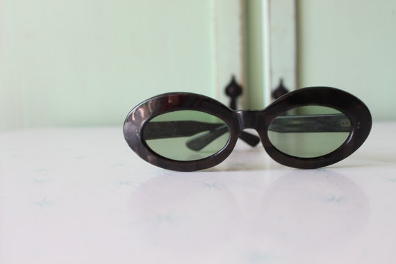 1970s TWIGGY MOD Sunglasses....rare. twiggy. wome… - image 2