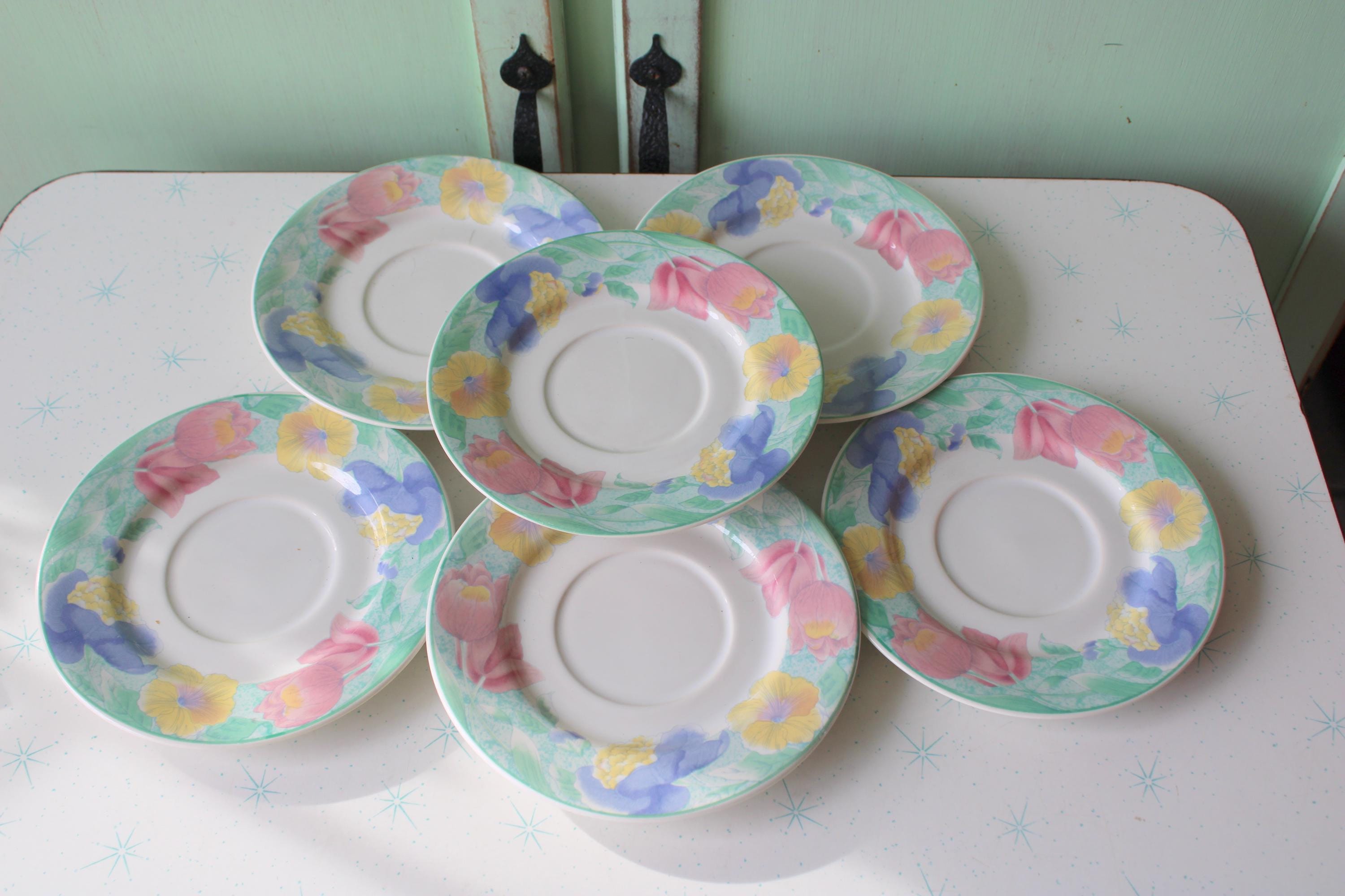 ヴィンテージ 1980 年代 フローラル プレート セット: キッチュ