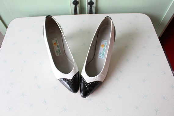 Vintage BLACK WHITE Two Toned Classic Heels....si… - image 1