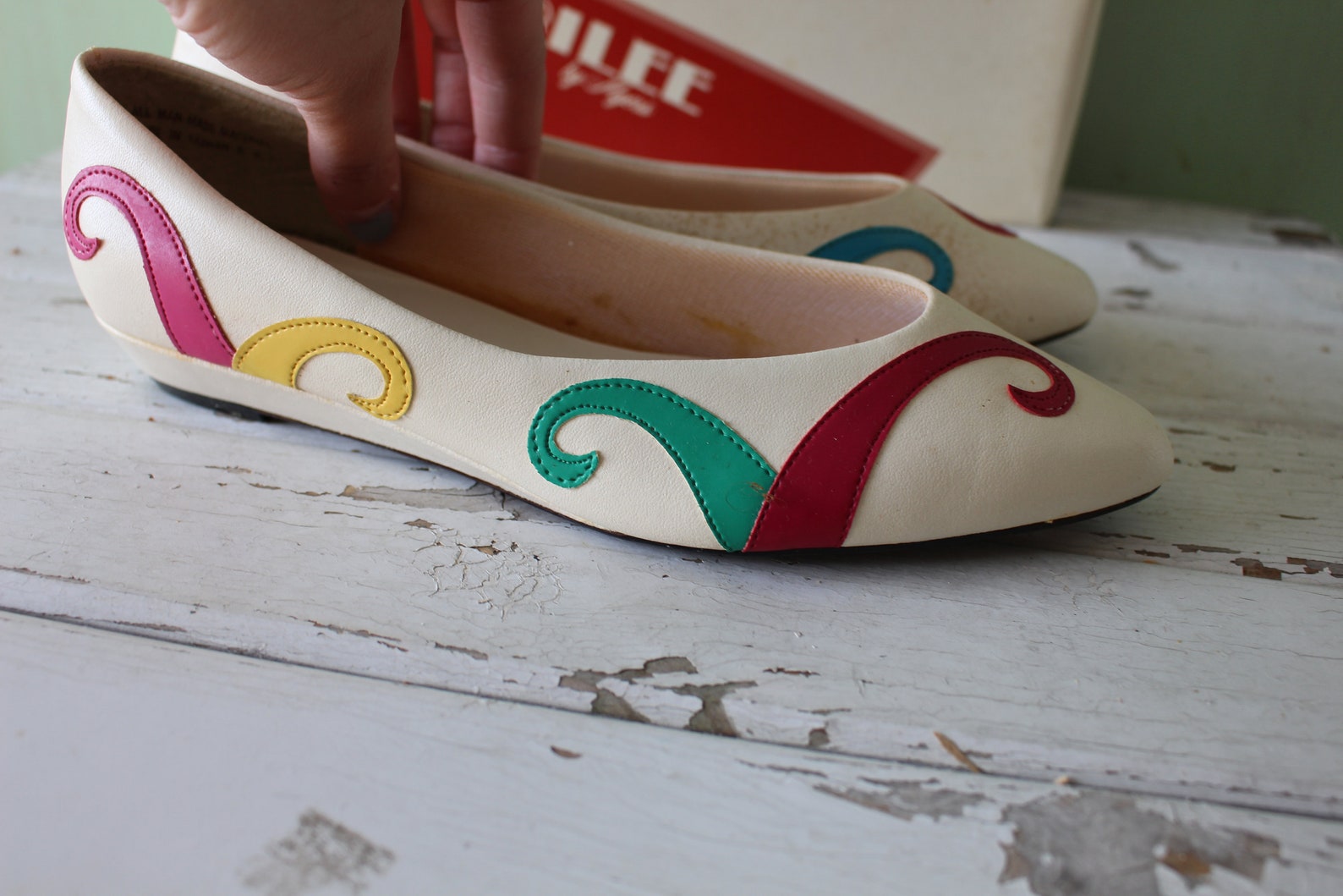 vintage rainbow flats...size 6.5 womens....ballet shoes. 80s flats. retro. jubilee urban. boho. hipster. fancy. pretty. mod. par