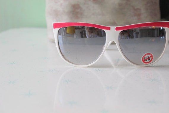 NOS 1980s MOD GIRL Sunglasses...white. oversized. 