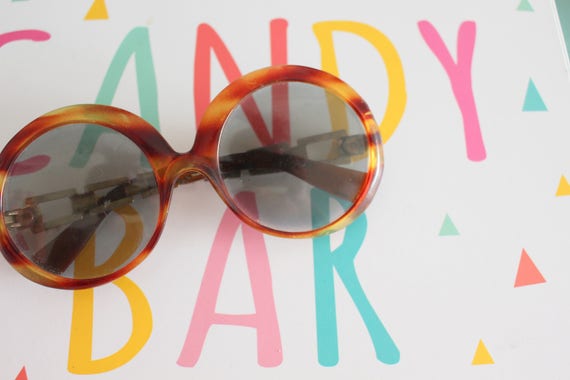 Vintage MOD GIRL Sunglasses...rare. jackie o. disc