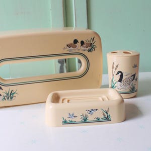 Vintage ENTE Stockente Taschentücher Box Zahnpasta Halter Seifenschale SET .....retro. Land. Vogel. Häuschen. Bauernhaus. Gänse. Gans. Badezimmer. Hause