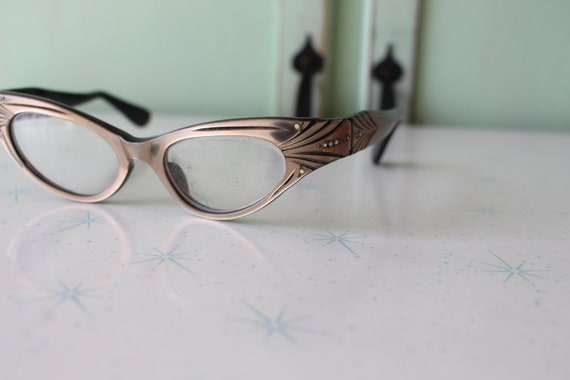1950s Winged Cat Eye Glasses: Vintage Bronze Eyew… - image 4