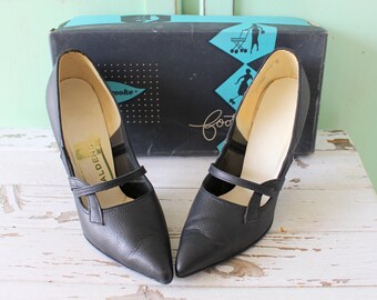 1960s  Aldens Black Leather Pumps - Size 6