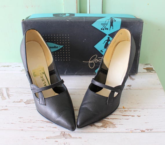 1960s Vintage Fancy Black Leather Pumps...size 6 … - image 1