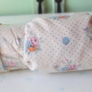 1970s Vintage Floral Twin Fitted Sheet: Retro Bedding