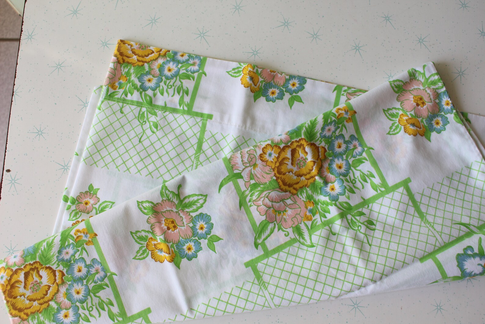 Vintage Green Floral PILLOW Case.....1970s. 1960s. Retro. Etsy