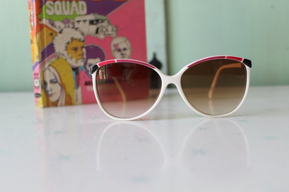 Vintage Taiwan ROC Sunglasses...rare. mod sunglas… - image 2