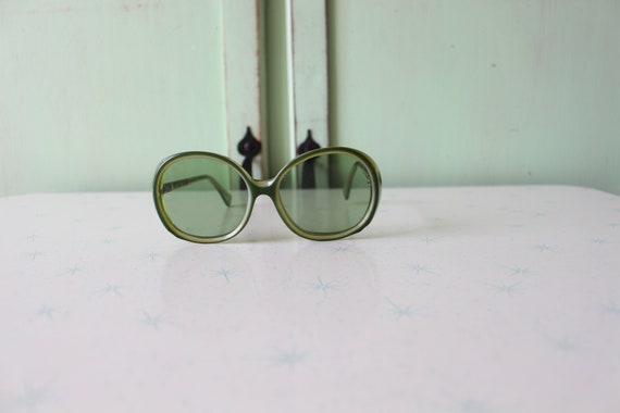 Green VINTAGE 1960s Atomic Retro Sunglasses..eyew… - image 1