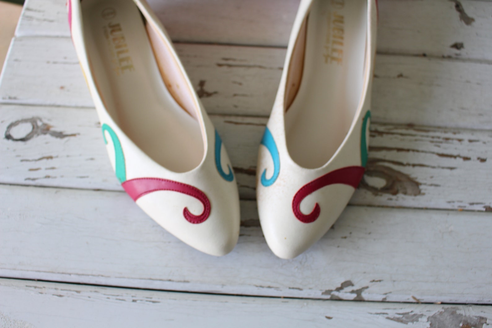 vintage rainbow flats...size 6.5 womens....ballet shoes. 80s flats. retro. jubilee urban. boho. hipster. fancy. pretty. mod. par