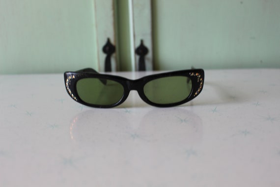 1960s 1970s Vintage Jeweled Cateye Sunglasses....… - image 2