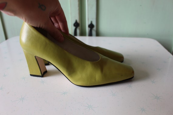 90s Vintage Lime Green LEATHER Heels...size 6.5..… - image 5