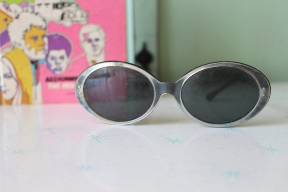 Vintage MOD Twiggy Sunglasses...rare. womens. jac… - image 3