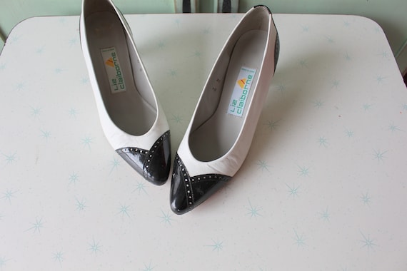 Vintage BLACK WHITE Two Toned Classic Heels....si… - image 2