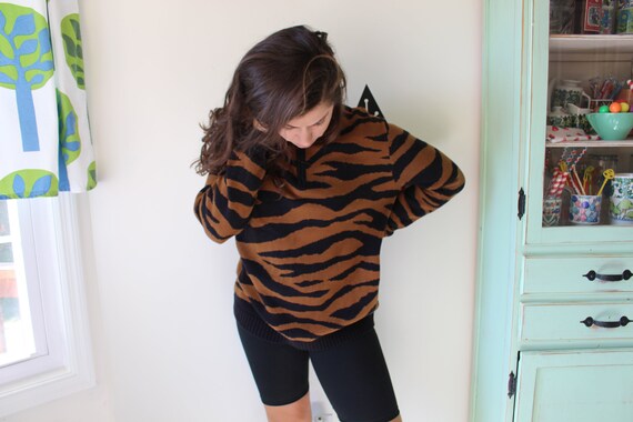 1990s Leopard Tiger Print Pullover Sweater...retr… - image 7