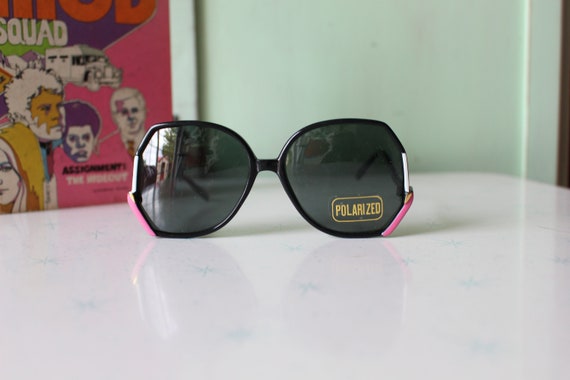 Vintage Taiwan ROC Sunglasses...rare. womens eyew… - image 2