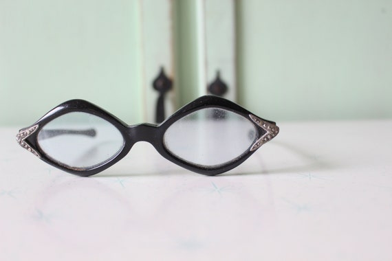 1950s 1960s Vintage CAT EYE Eye Glasses....USA. v… - image 1