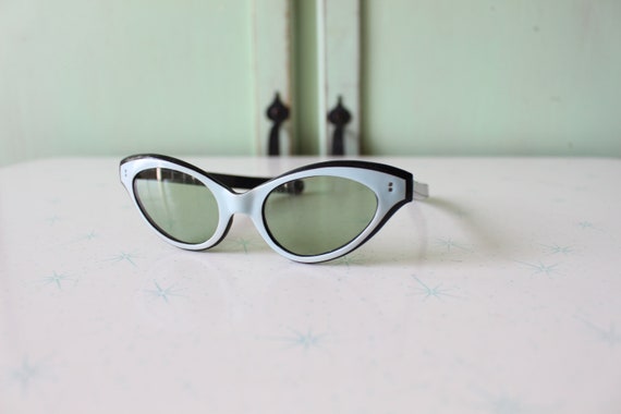 1950s 1960s Winged Cat Eye Sunglasses..vintage ey… - image 4