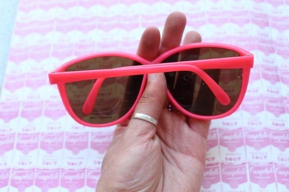SALE//// Vintage 1980s MOD Sunglasses..fancy. big… - image 4