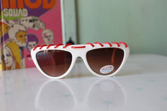 Vintage 1980s MOD GIRL Sunglasses....fancy. big l… - image 2