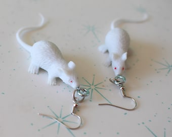 Spooky White Plastic Rat Earrings: Halloween Novelty Jewelry