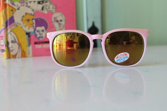 Vintage MOD GIRL Pink Sunglasses....rare. womens … - image 3