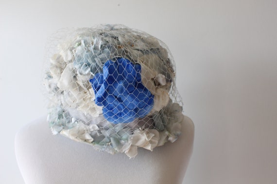 Vintage FLORAL DREAM Hat..flower hat. blue. straw… - image 4