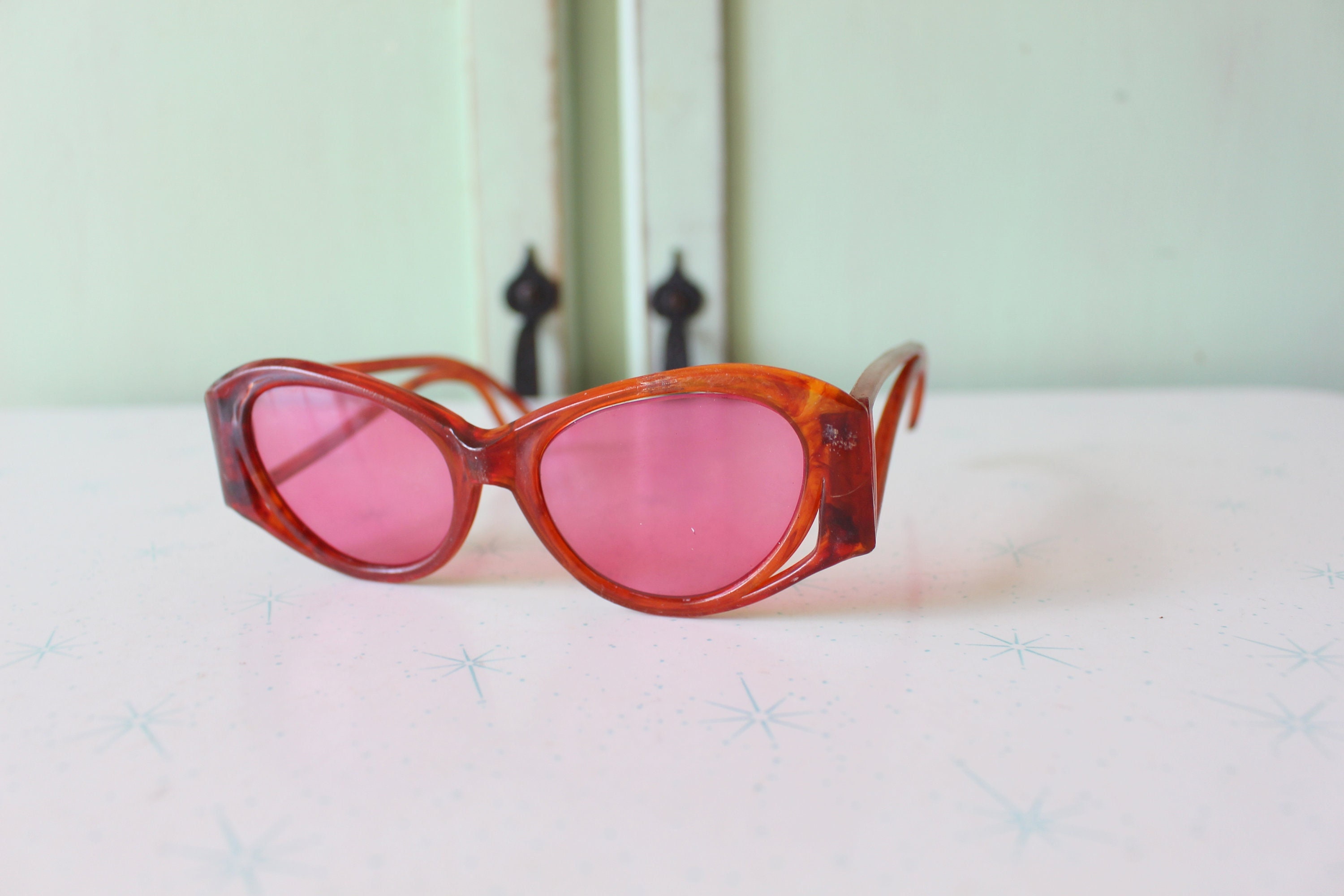 Vintage 70s Pink Lens Mod Sunglasses: Oversized Chic Shades 