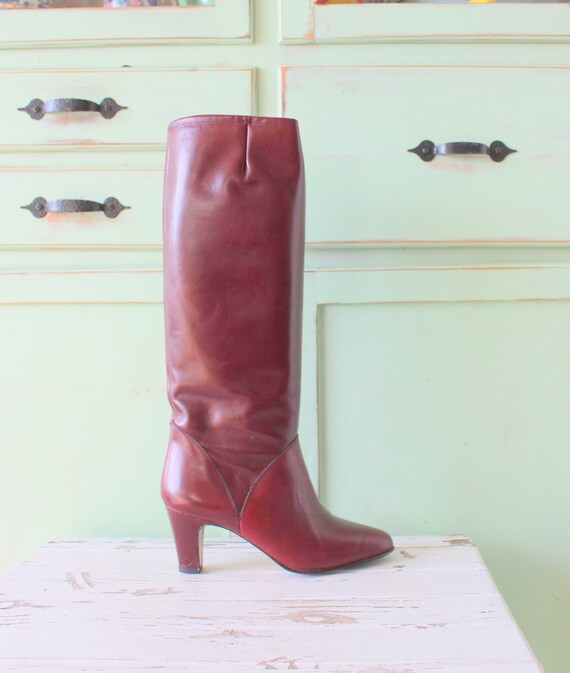 Vintage MOD GIRL Designer Boots...size 6 womens...