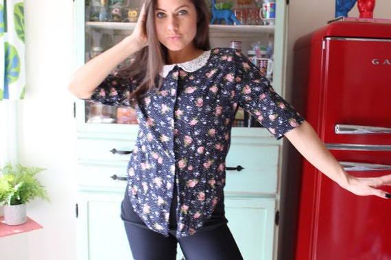 1980s FLORAL Crop Blouse....size small womens....… - image 2