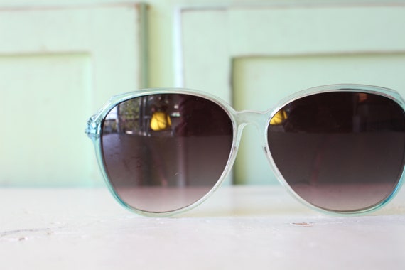 Vintage 1980s MOD Sunglasses.....rare. womens eye… - image 5