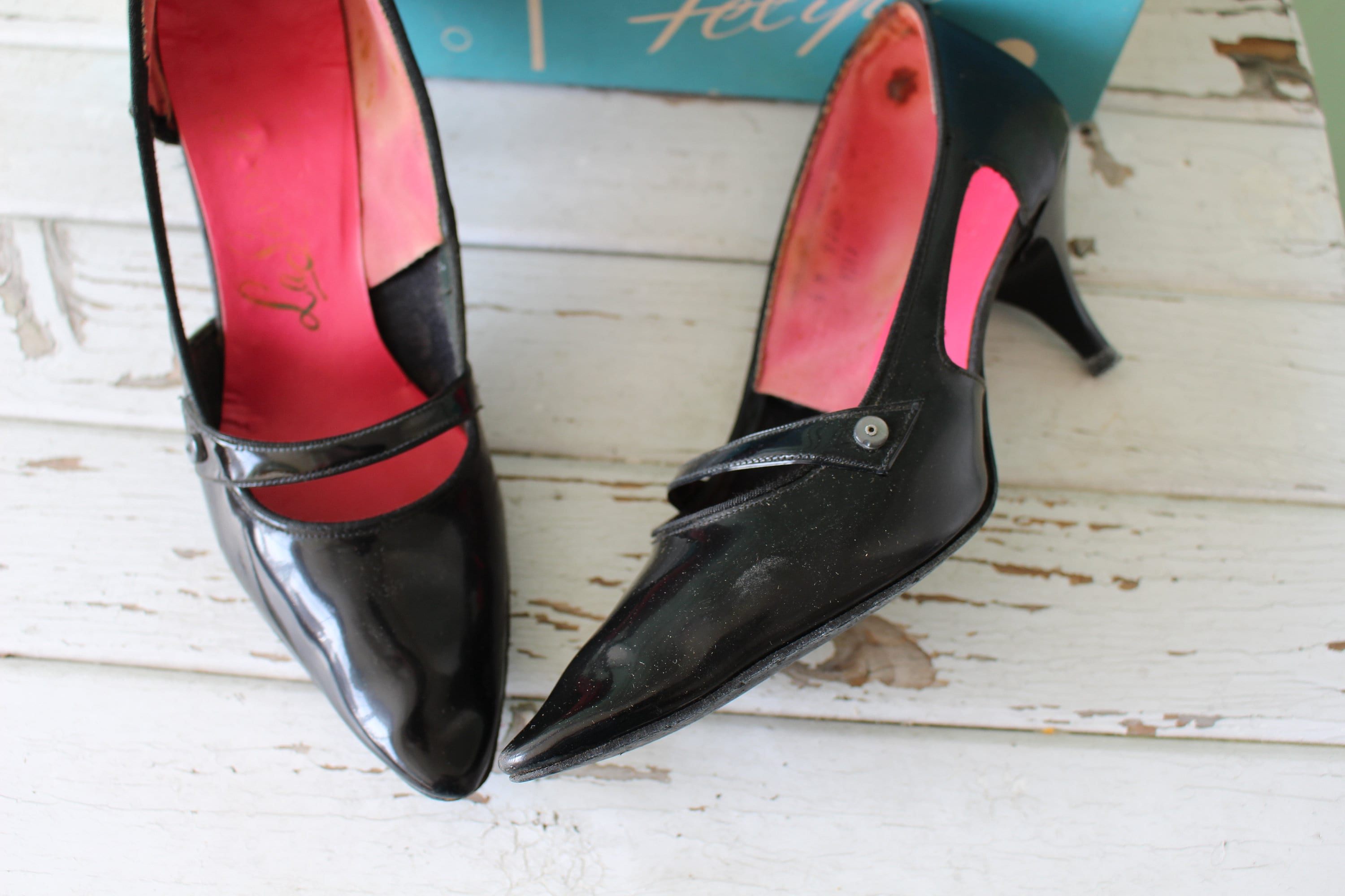 designer fancy shoes 1960s FANCY Heels..size 6.5 women..cocktail party black leather heels classic twiggy party pumps mod