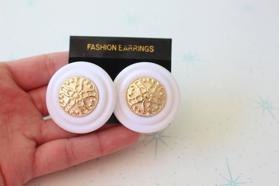 Vintage MOD GIRL Earrings.....white. groovy. flow… - image 1