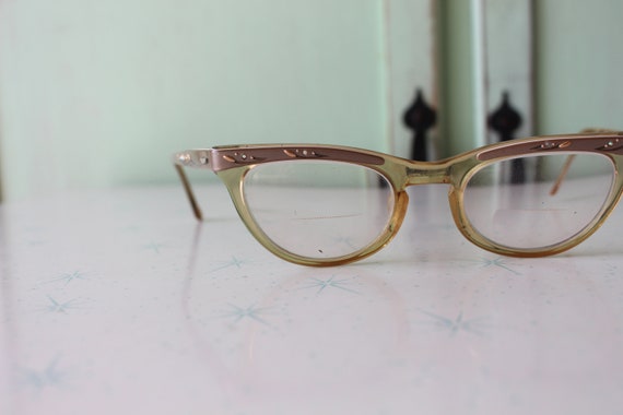 Vintage 1950s Cat Eye Glasses: Bronze Winged Eyew… - image 2