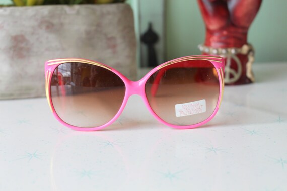 Vintage MOD GIRL Sunglasses...rare. womens eyewear