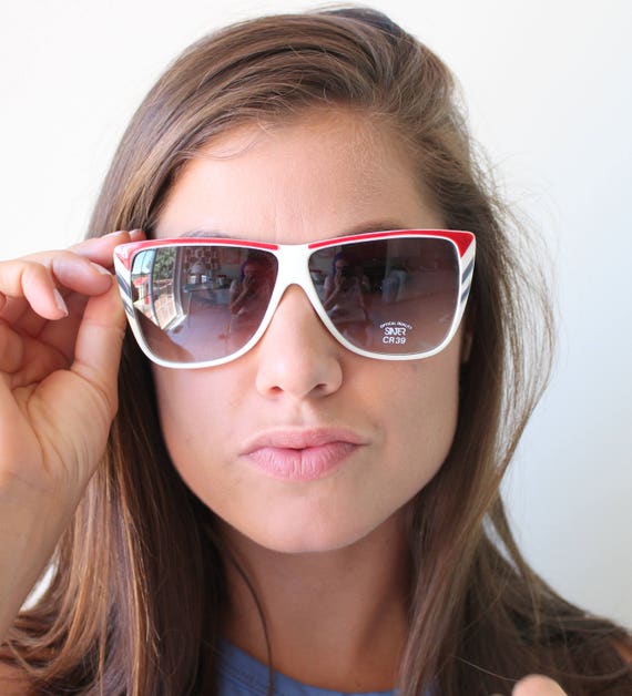 Vintage MOD GIRL Sunglasses...rare. womens eyewear