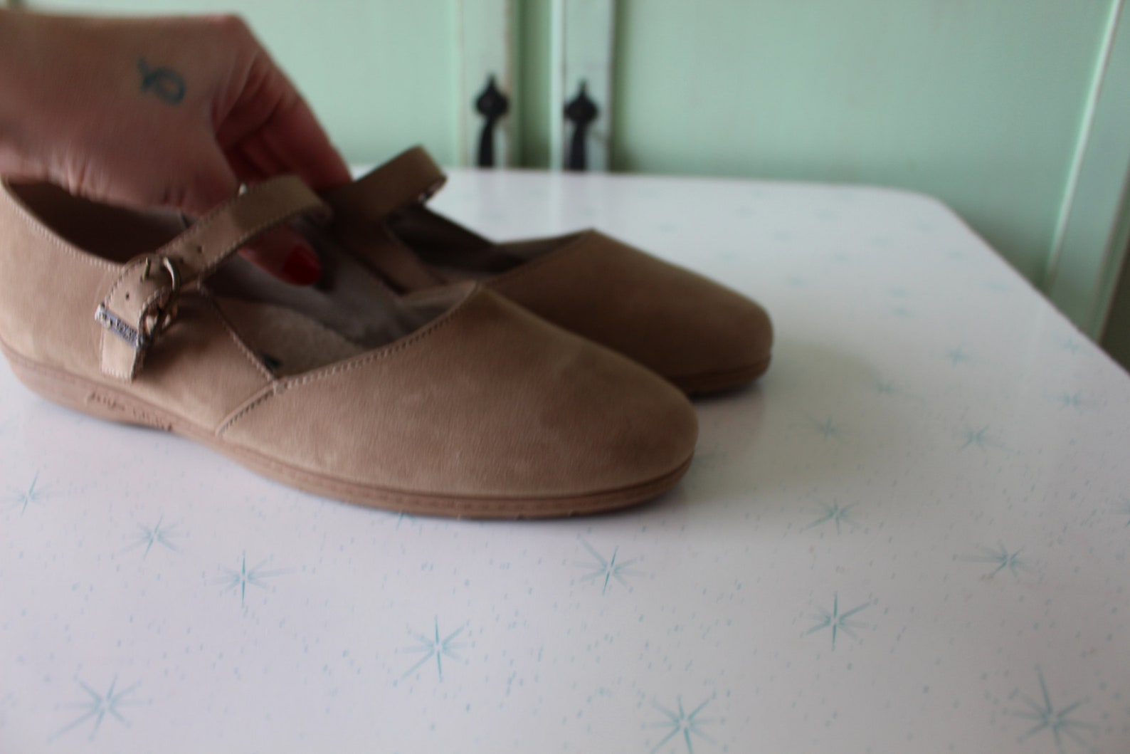 vintage tan suede flats...size 7 womens...flats. urban. hippie. boho. 1980s flats. retro. indie. aztec. ballet flats. strappy. n vintage tan suede flats...size 7 womens...flats. urban. hippie. boho. 1980s flats. retro. indie. aztec. ballet flats. strappy. n