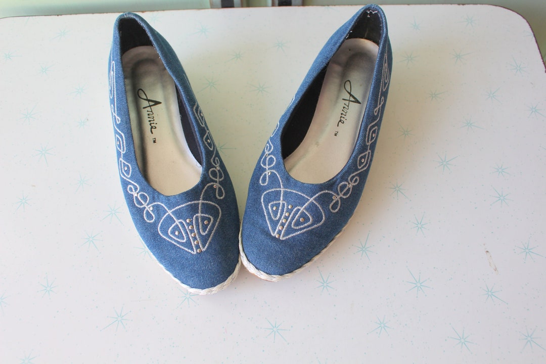 1980s Vintage Blue Denim Flats....size 6 Womens....flats. Canvas Shoes