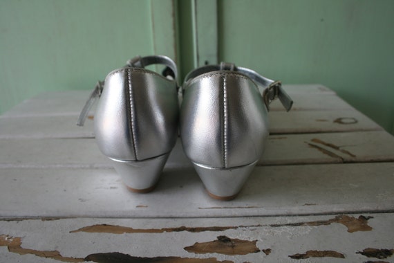 1980s SILVER LEATHER TicTacToe Flats...size 7.5 w… - image 3