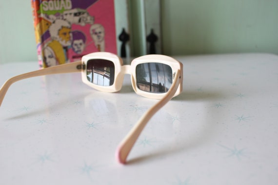 1970s TWIGGY MOD Sunglasses..... rare. twiggy. wo… - image 7