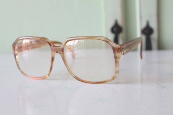 1970s TWIGGY MOD EYEWEAR..geometric. round lens. r