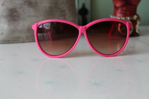 Vintage PINK Mod Taiwan ROC 1970s 80s Sunglasses.… - image 3