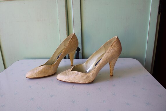 Scarpe col tacco vintage color crema anni 60.taglia 7 da donna.tacchi da sposa. retro. mod. tacchi in pizzo. sposa. eleganti. hollywood. stuart weitzman Etsy Italia