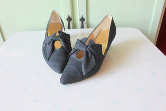 Vintage Black Bow Heels...size 7 womens....satin … - image 1
