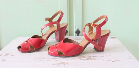 1960s Burgundy Cranberry Peep Toed Heels...open to