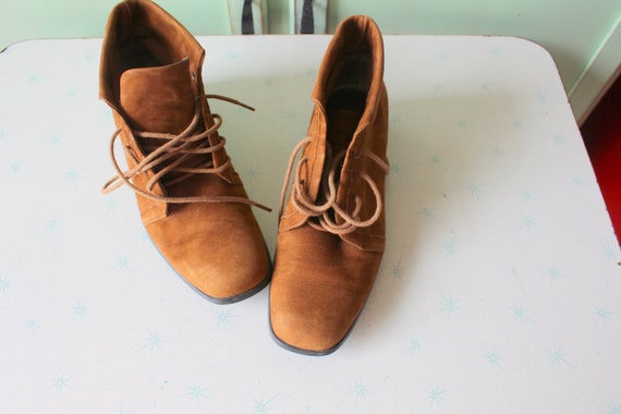 1980s SUEDE BOOTS....size 6 womens....leather boot