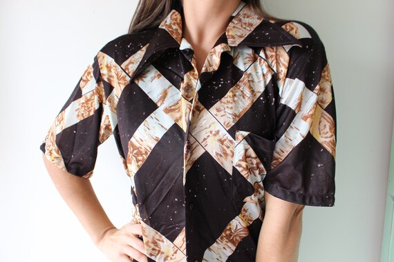 1970s Vintage The BOLD ONE Hawaiian Button Down..… - image 4