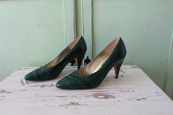 1980s Vintage GREEN LEATHER Heels....size 5.5 wom… - image 2